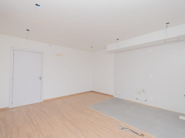 Apartamento 2 quartos e 1 banheiro, à venda ou para alugar, no bairro Areal em Pelotas