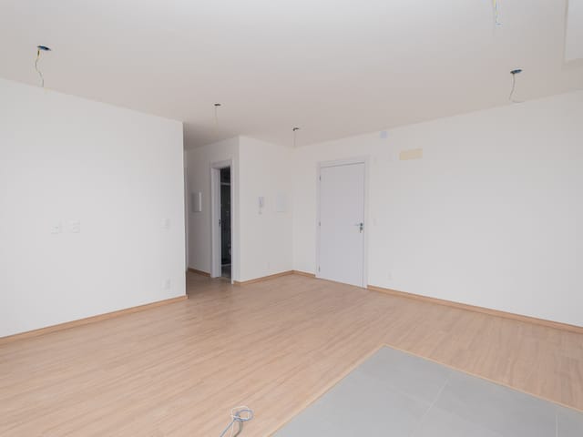 Apartamento 2 quartos e 1 banheiro, à venda ou para alugar, no bairro Areal em Pelotas