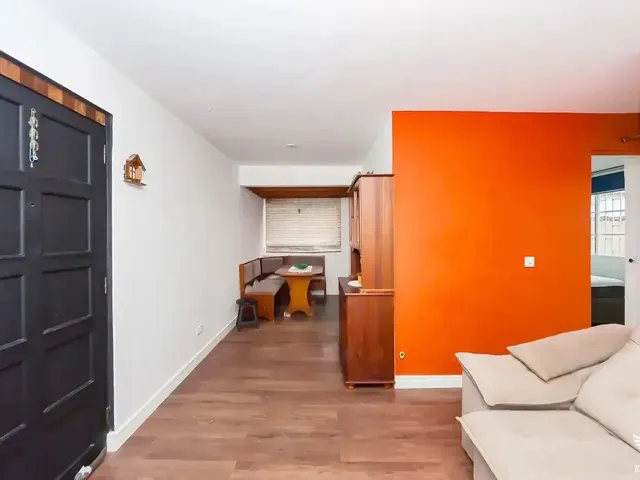 Apartamento 2 quartos e 1 banheiro, para alugar, no bairro Orleans em Curitiba