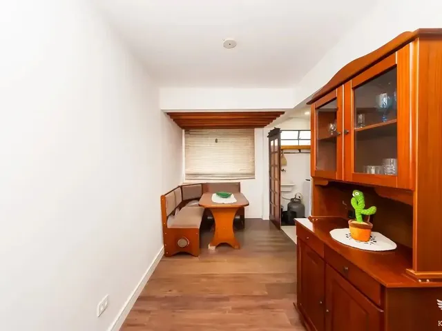 Apartamento 2 quartos e 1 banheiro, para alugar, no bairro Orleans em Curitiba