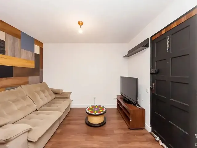 Apartamento 2 quartos e 1 banheiro, para alugar, no bairro Orleans em Curitiba