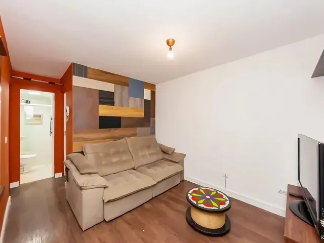 Apartamento 2 quartos e 1 banheiro, para alugar, no bairro Orleans em Curitiba