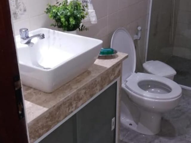 Apartamento 1 quarto e 1 banheiro, à venda, no bairro Ogiva em Cabo Frio