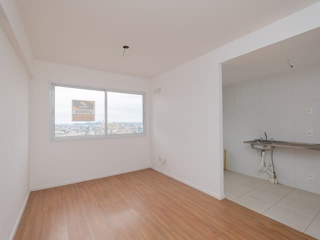 Apartamento 2 quartos e 1 banheiro, à venda ou para alugar, no bairro Areal em Pelotas