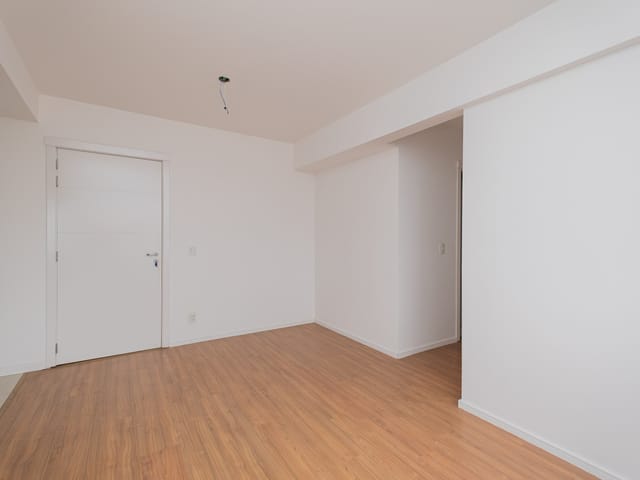 Apartamento 2 quartos e 1 banheiro, à venda ou para alugar, no bairro Areal em Pelotas