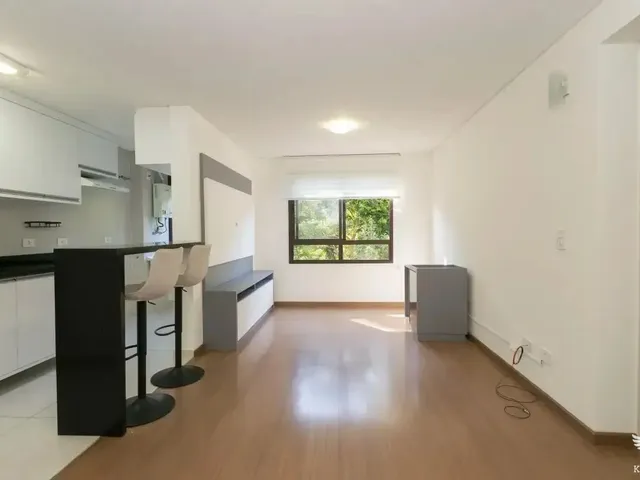 Apartamento 2 quartos e 2 banheiros, para alugar, no bairro Santa Felicidade em Curitiba
