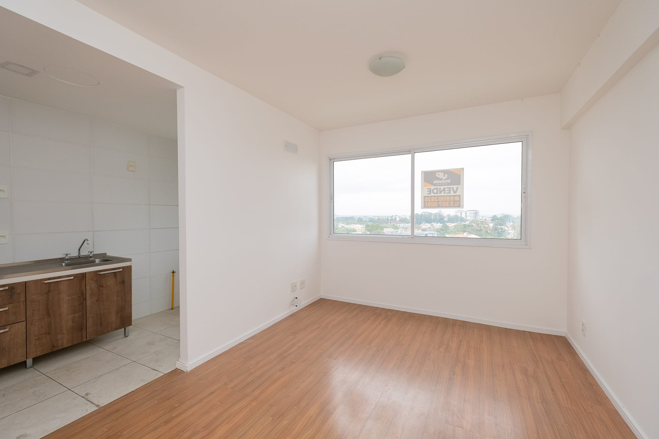 Apartamento à venda e locação no centro da cidade com 2 quartos, sala aconchegante, cozinha funcional, ótima distribuição e localização privilegiada