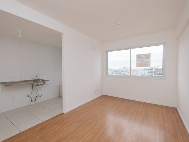 Apartamento 2 quartos e 1 banheiro, à venda ou para alugar, no bairro Areal em Pelotas