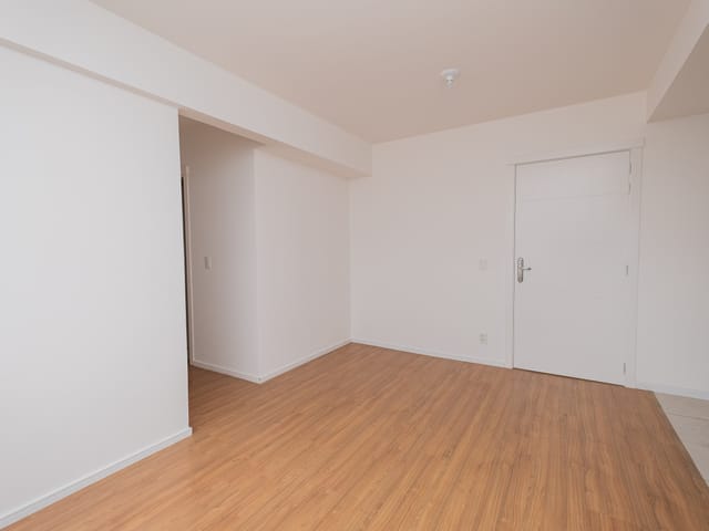 Apartamento 2 quartos e 1 banheiro, à venda ou para alugar, no bairro Areal em Pelotas