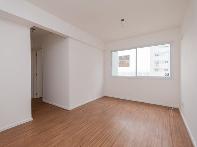 Apartamento 2 quartos e 1 banheiro, à venda ou para alugar, no bairro Areal em Pelotas