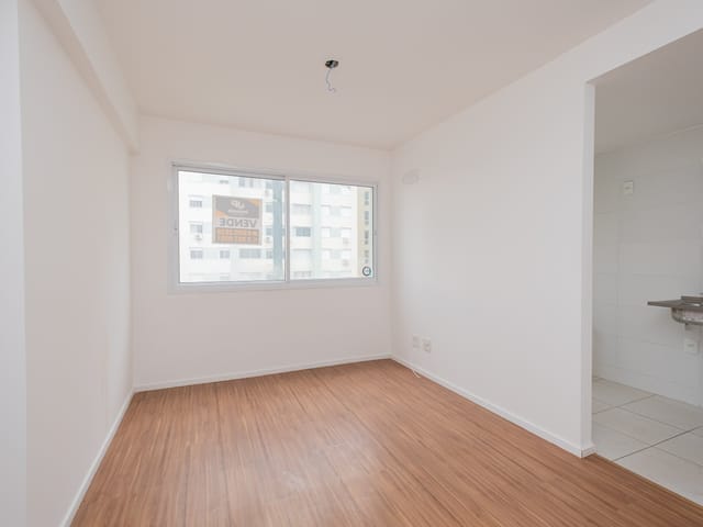 Apartamento 2 quartos e 1 banheiro, à venda ou para alugar, no bairro Areal em Pelotas