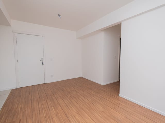 Apartamento 2 quartos e 1 banheiro, à venda ou para alugar, no bairro Areal em Pelotas