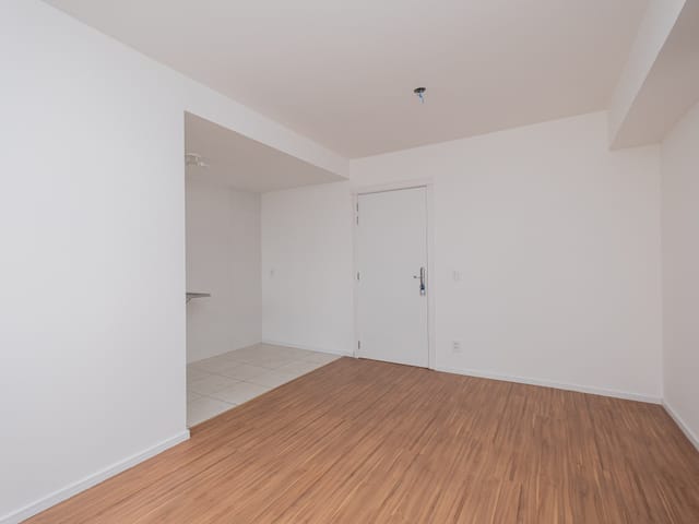 Apartamento 2 quartos e 1 banheiro, à venda ou para alugar, no bairro Areal em Pelotas