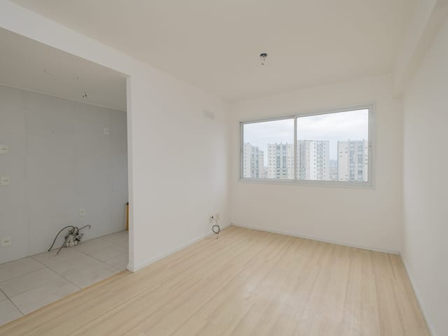 Apartamento 2 quartos e 1 banheiro, à venda ou para alugar, no bairro Areal em Pelotas