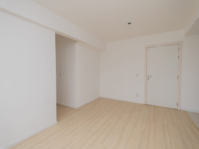 Apartamento 2 quartos e 1 banheiro, à venda ou para alugar, no bairro Areal em Pelotas