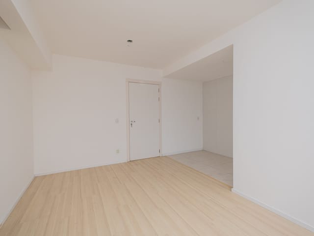 Apartamento 2 quartos e 1 banheiro, à venda ou para alugar, no bairro Areal em Pelotas