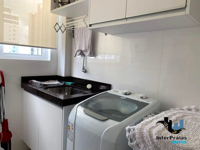 Apartamento com 200m², para alugar, no bairro Meia Praia em Itapema