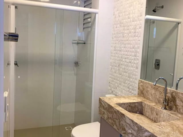 Apartamento com 200m², para alugar, no bairro Meia Praia em Itapema