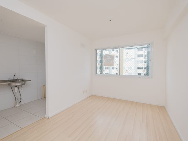 Apartamento 2 quartos e 1 banheiro, à venda ou para alugar, no bairro Areal em Pelotas