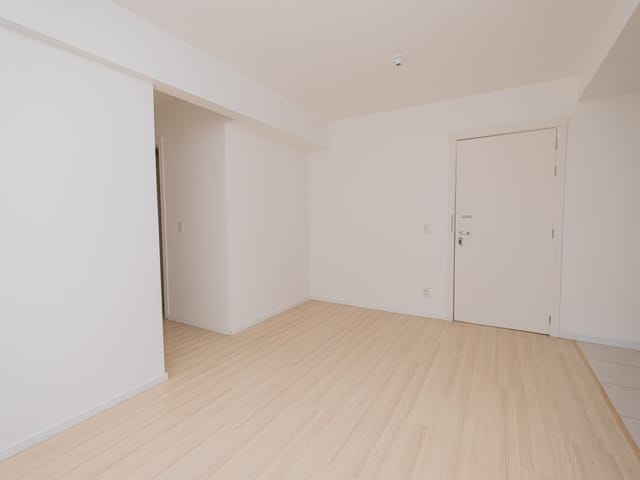Apartamento 2 quartos e 1 banheiro, à venda ou para alugar, no bairro Areal em Pelotas