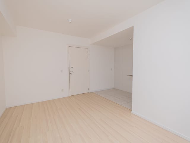 Apartamento 2 quartos e 1 banheiro, à venda ou para alugar, no bairro Areal em Pelotas