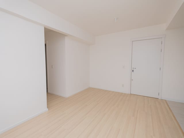 Apartamento 2 quartos e 1 banheiro, à venda ou para alugar, no bairro Areal em Pelotas
