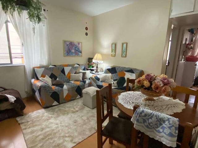 Apartamento 2 quartos e 1 banheiro, à venda, no bairro Mosela em Petrópolis