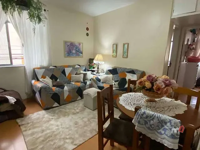 Apartamento 2 quartos e 1 banheiro, à venda, no bairro Mosela em Petrópolis