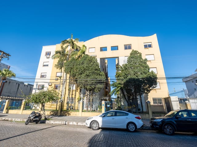 Apartamento 3 quartos e 2 banheiros, à venda ou para alugar, no bairro Centro em Pelotas