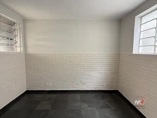 Apartamento 1 quarto e 1 banheiro, para alugar, no bairro Mosela em Petrópolis