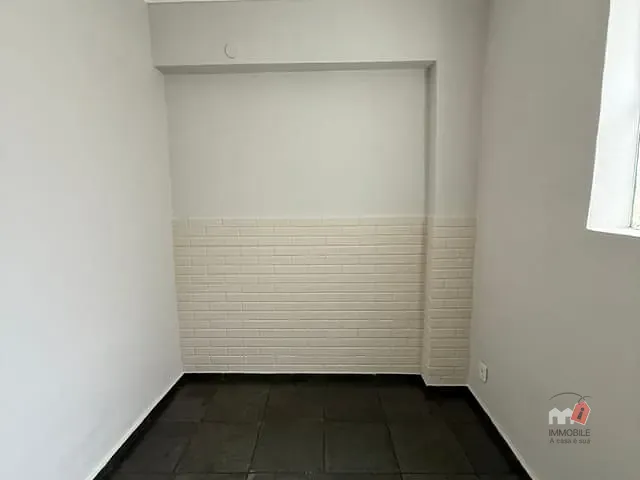 Apartamento 1 quarto e 1 banheiro, para alugar, no bairro Mosela em Petrópolis