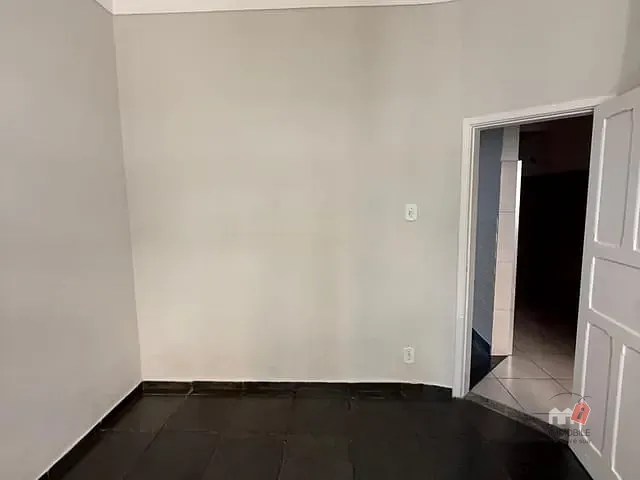 Apartamento 1 quarto e 1 banheiro, para alugar, no bairro Mosela em Petrópolis