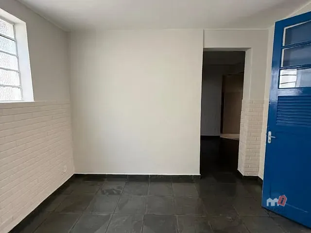 Apartamento 1 quarto e 1 banheiro, para alugar, no bairro Mosela em Petrópolis