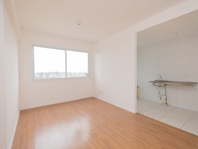 Apartamento 2 quartos e 1 banheiro, à venda ou para alugar, no bairro Areal em Pelotas