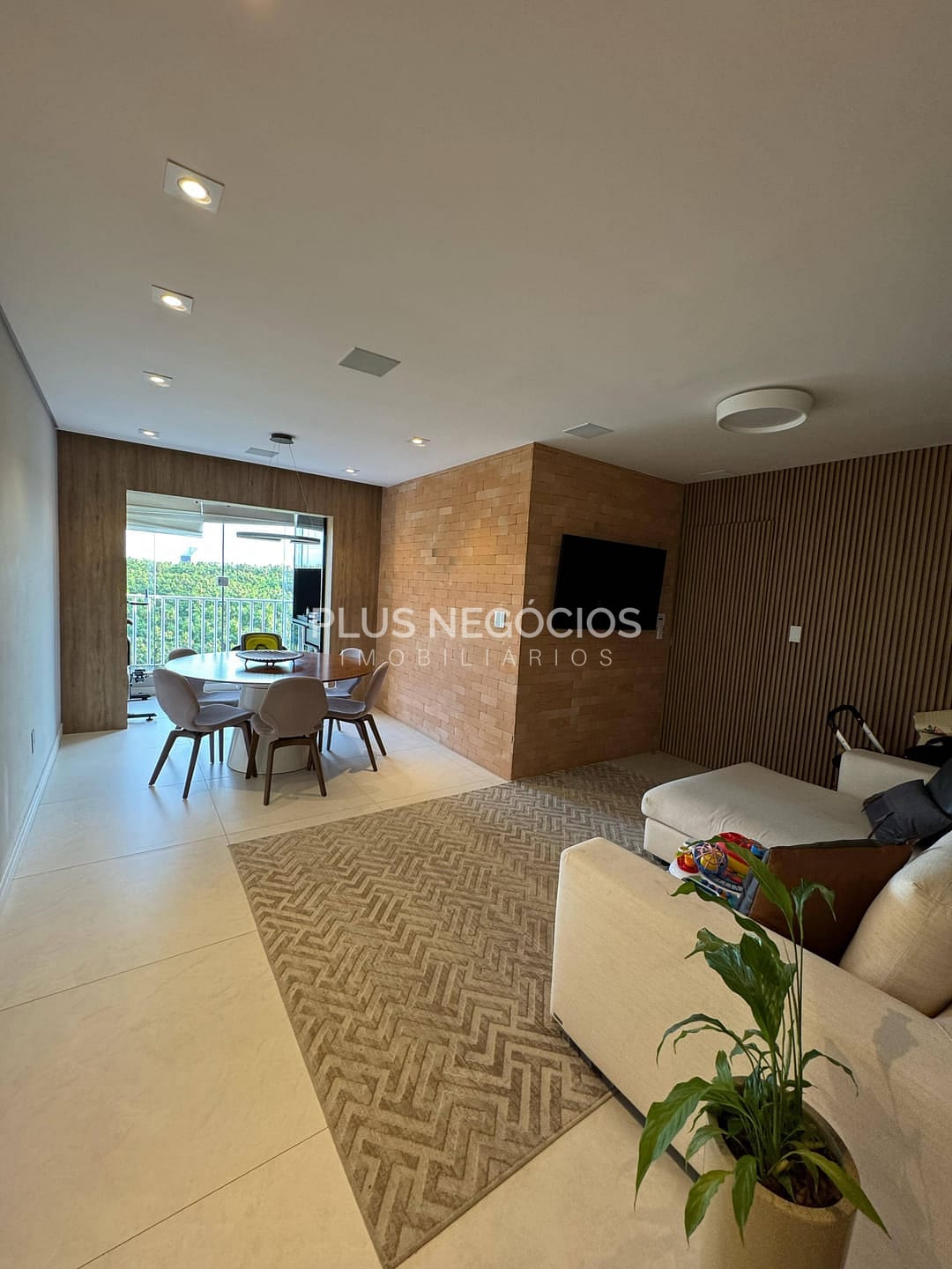 Apartamento à venda com 3 quartos, 98m² - Foto 1