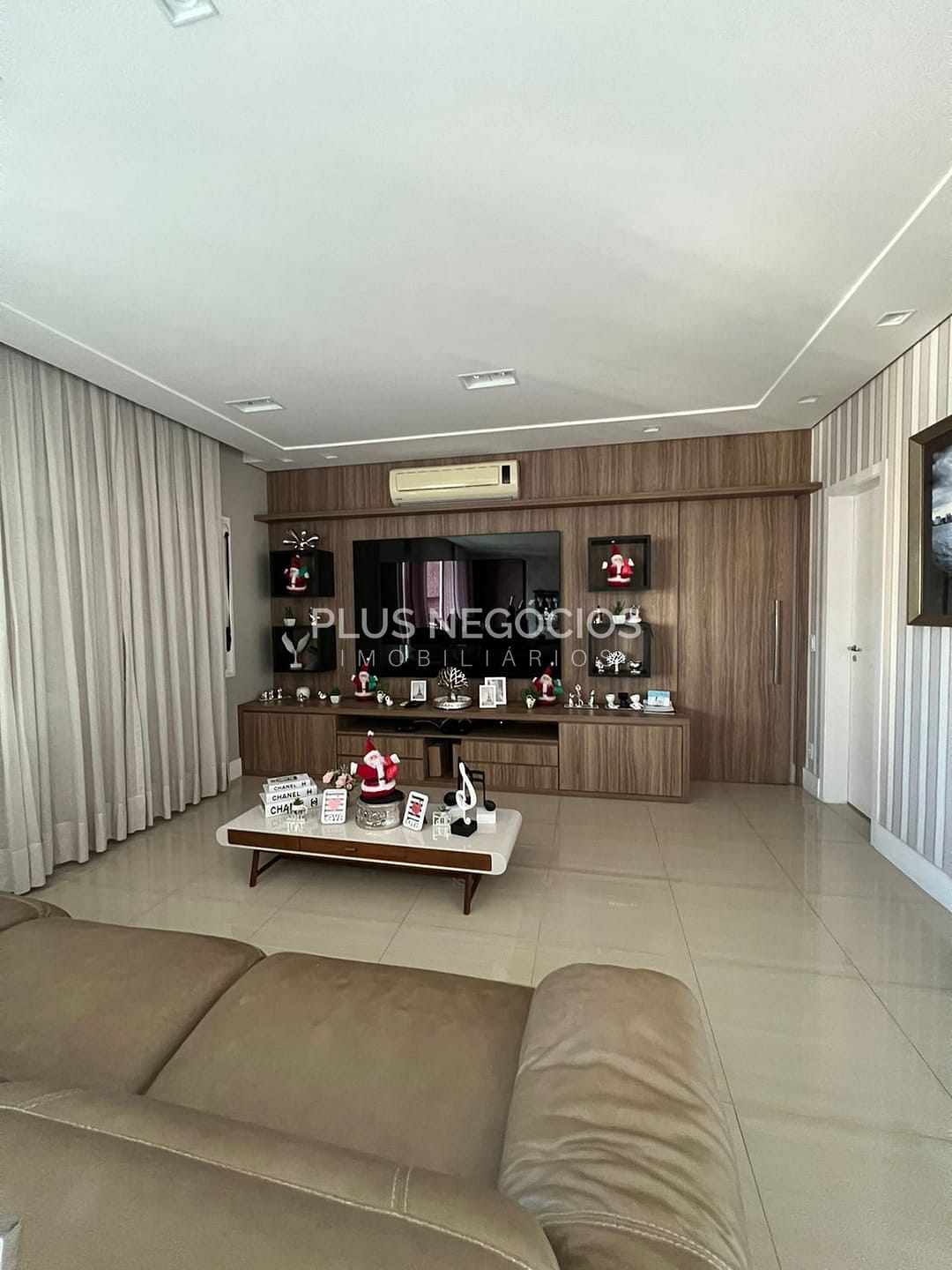 Apartamento à venda com 4 quartos, 10m² - Foto 1