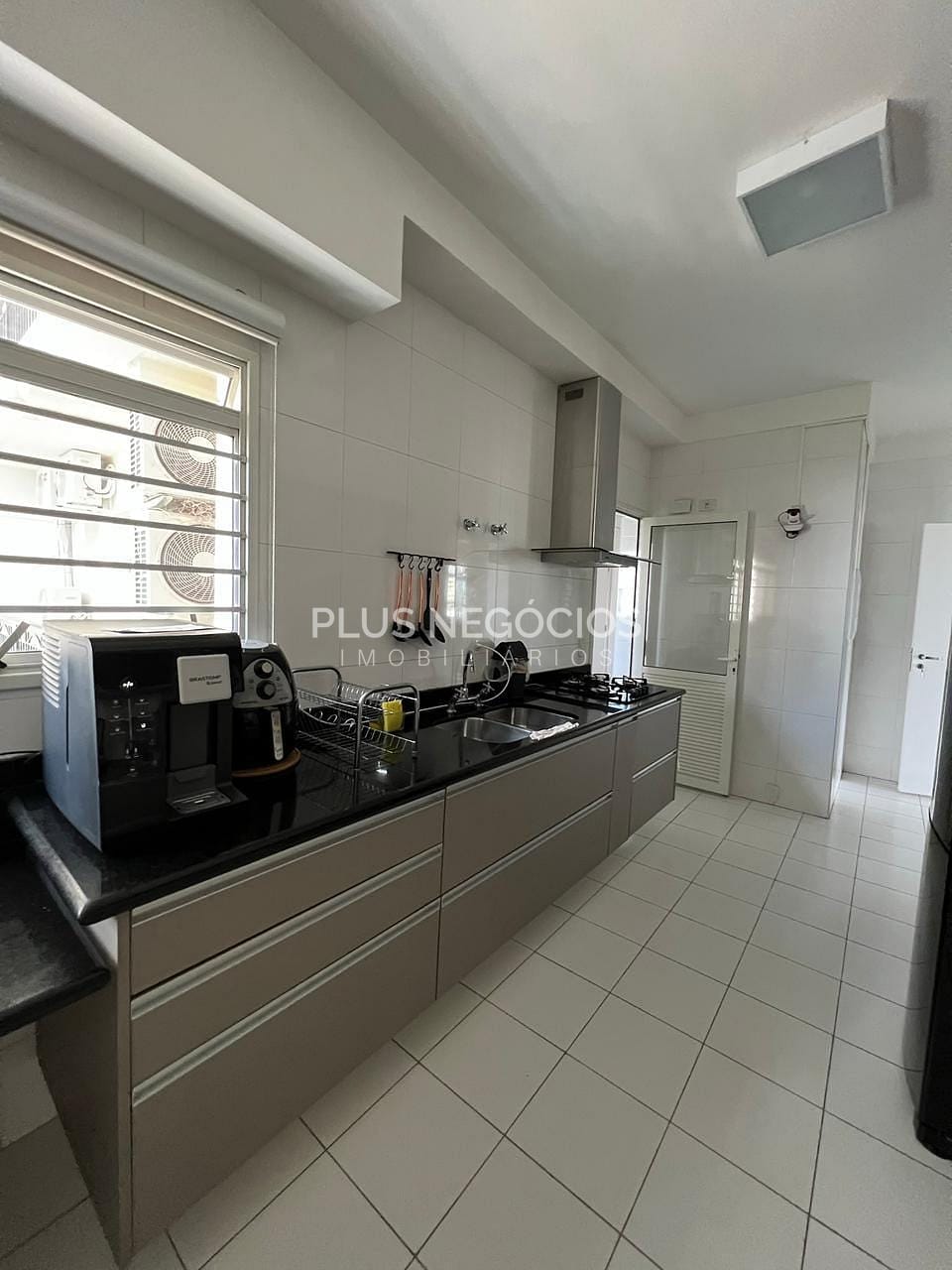 Apartamento à venda com 4 quartos, 10m² - Foto 3