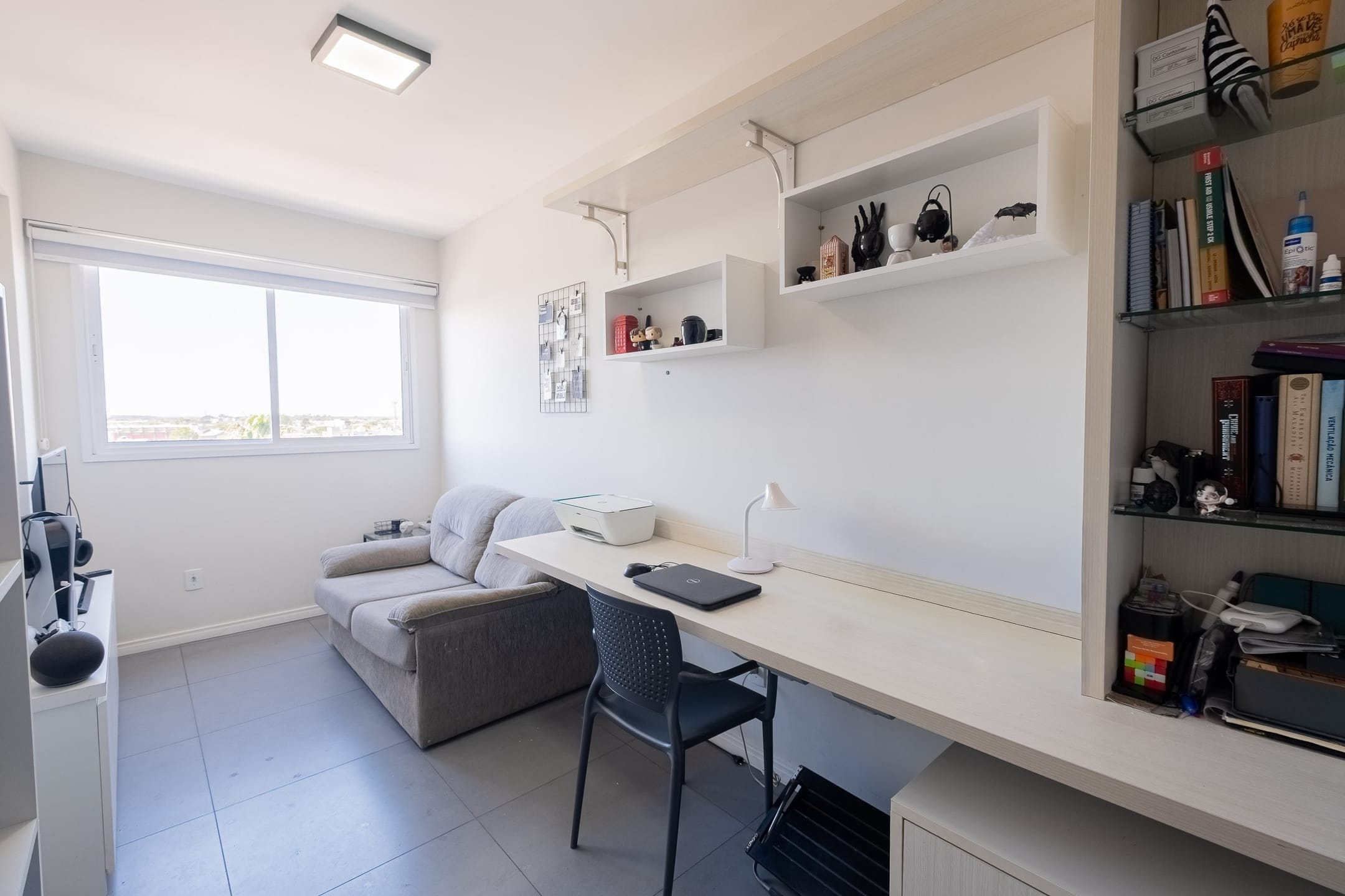 Apartamento mobiliado à venda no centro de Pelotas – 1 quarto, 52m², sala e cozinha integradas, vaga, sol da manhã e infraestrutura completa!