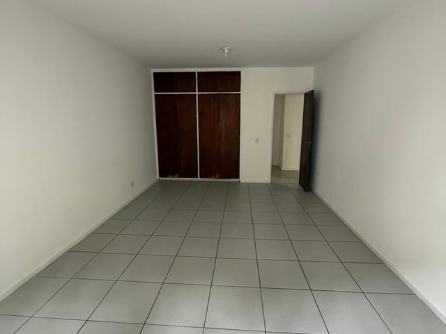 Apartamento 1 quarto e 1 banheiro, para alugar, no bairro Centro em Petrópolis