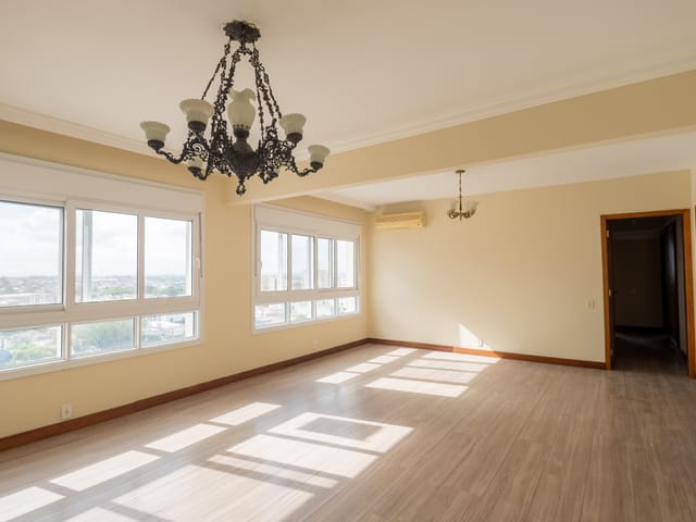 Apartamento 3 quartos e 3 banheiros, à venda ou para alugar, no bairro Centro em Pelotas