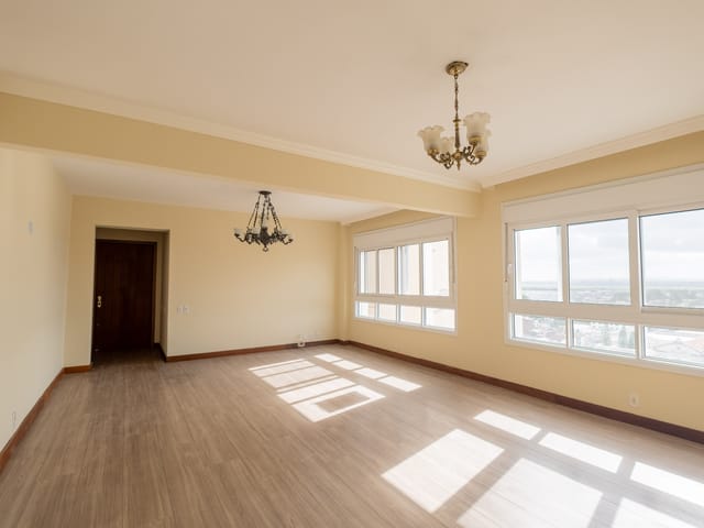 Apartamento 3 quartos e 3 banheiros, à venda ou para alugar, no bairro Centro em Pelotas