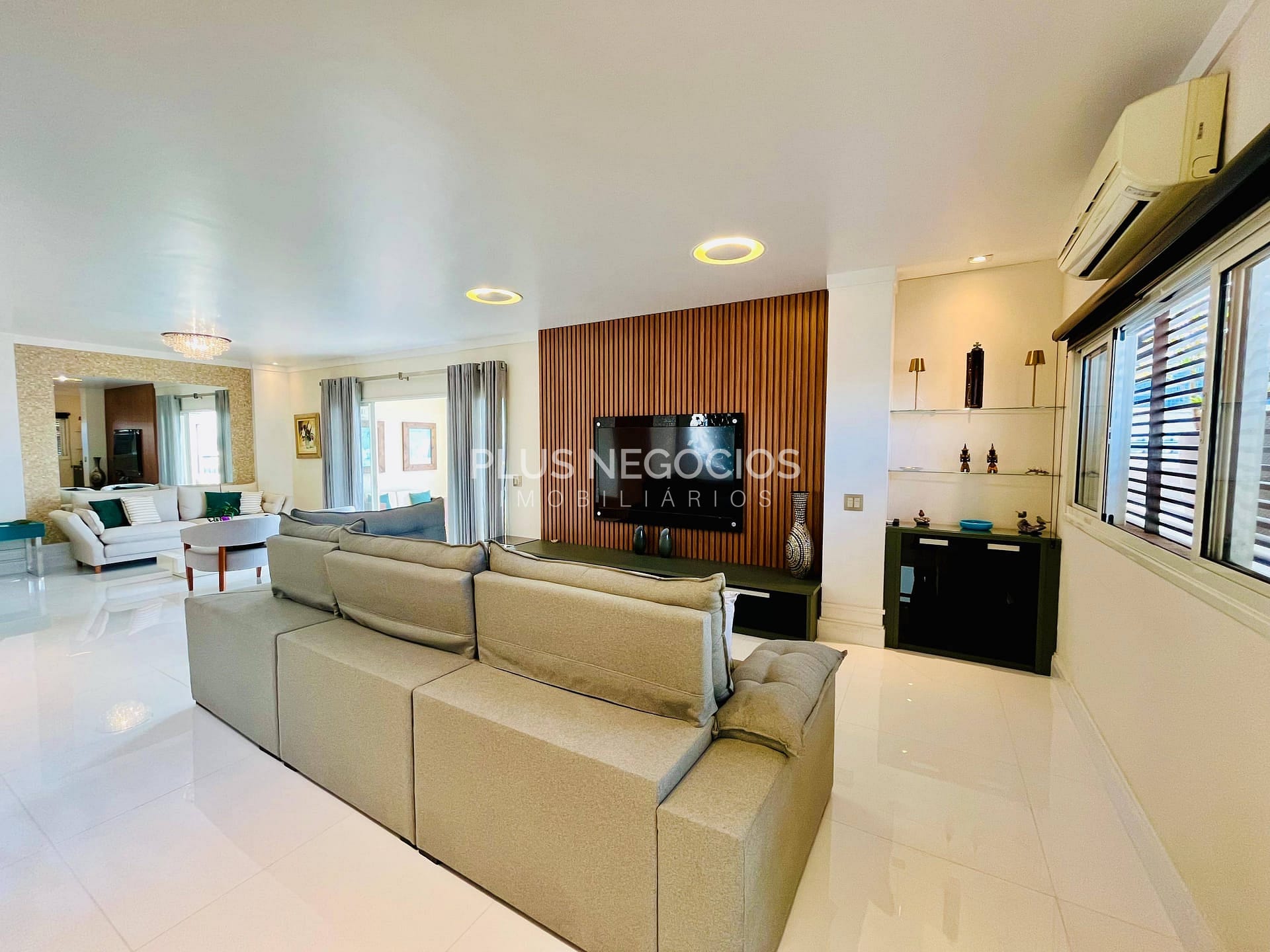 Apartamento à venda com 4 quartos, 341m² - Foto 1