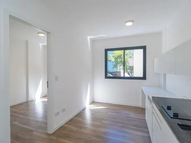 Apartamento 1 quarto e 1 banheiro, para alugar, no bairro Mercês em Curitiba