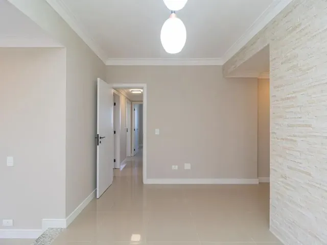 Apartamento 3 quartos e 2 banheiros, para alugar, no bairro Cristo Rei em Curitiba