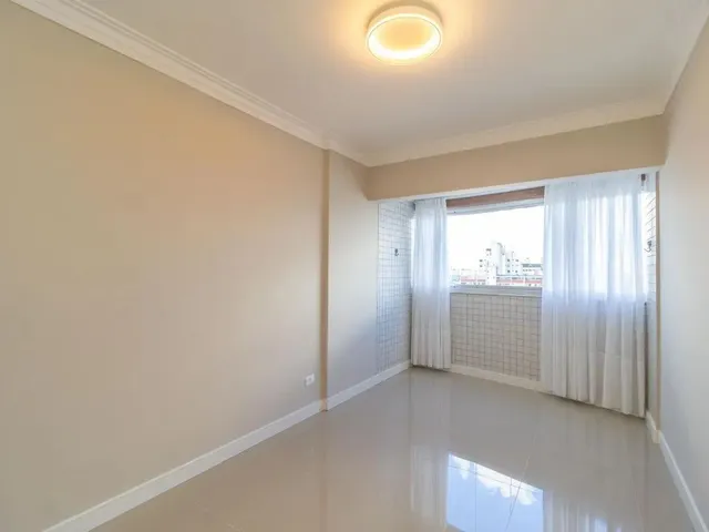 Apartamento 3 quartos e 2 banheiros, para alugar, no bairro Cristo Rei em Curitiba