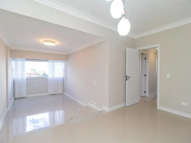 Apartamento 3 quartos e 2 banheiros, para alugar, no bairro Cristo Rei em Curitiba