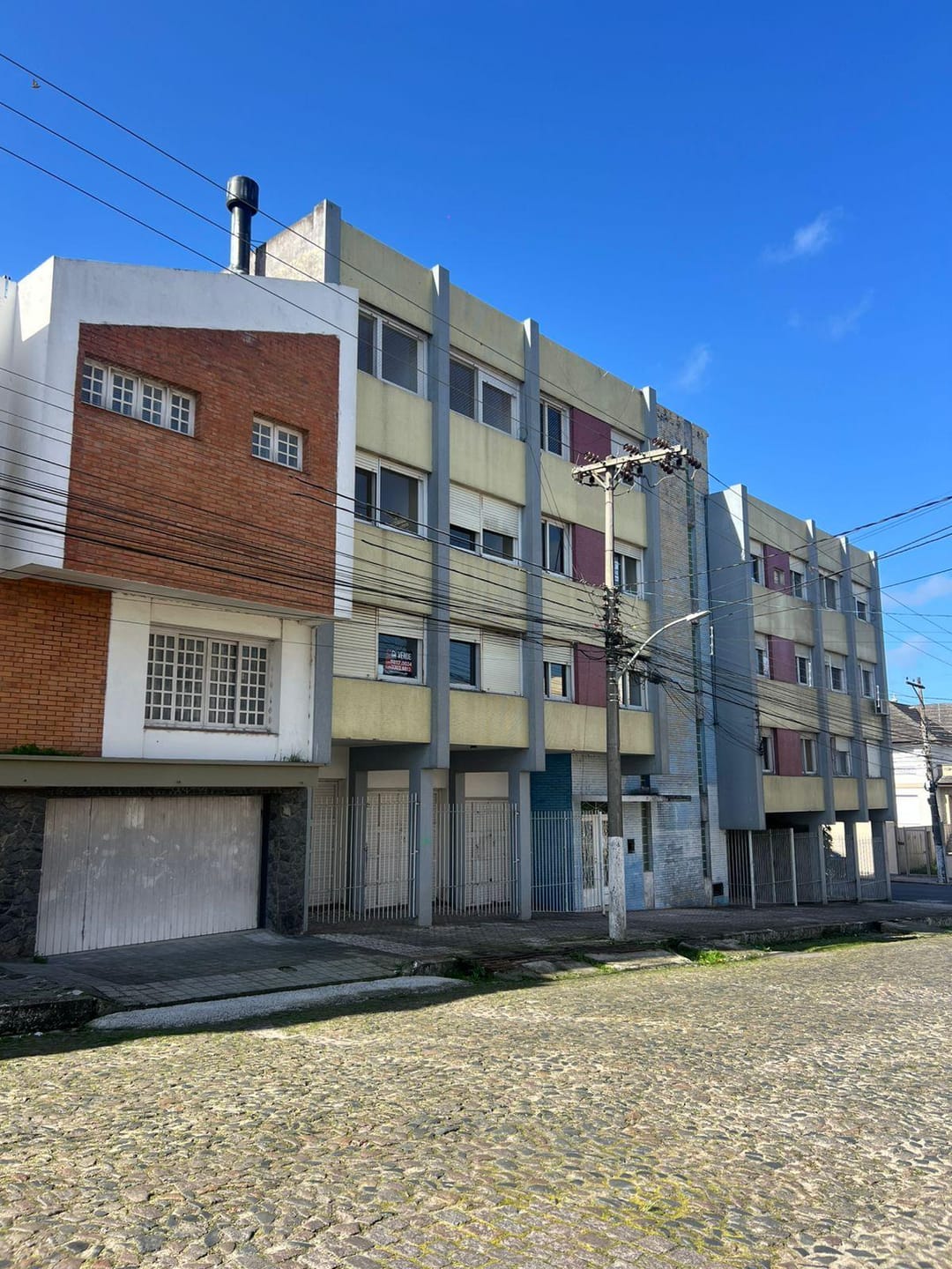 Apartamento reformado à venda no Centro de Pelotas – 89 m², 3 quartos, vaga de garagem e próximo à Católica!