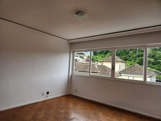 Apartamento 3 quartos e 2 banheiros, à venda, no bairro Valparaíso em Petrópolis