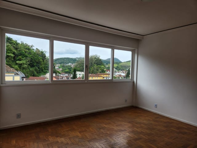 Apartamento 3 quartos e 2 banheiros, à venda, no bairro Valparaíso em Petrópolis