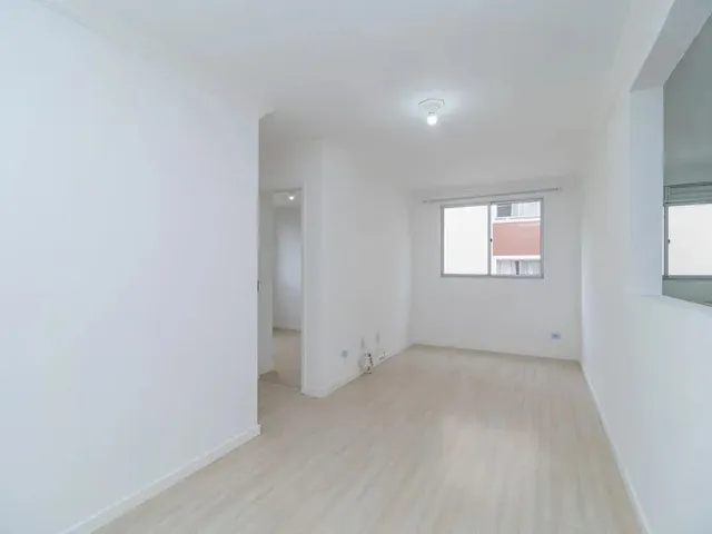 Apartamento 2 quartos e 1 banheiro, para alugar, no bairro Campo Comprido em Curitiba